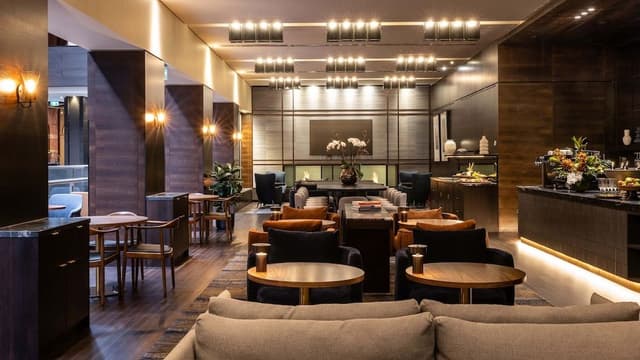 Junior Suite, 1 King Bed, Club Lounge Access
