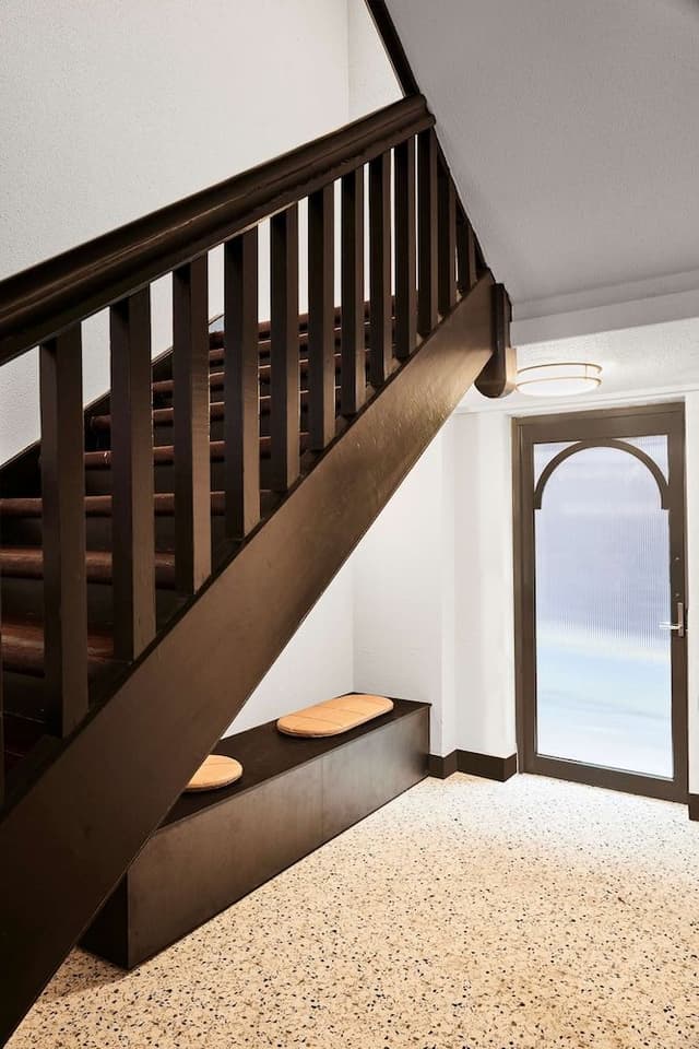 1 Bedroom Loft Apartment - Stair Access Only