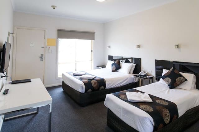 Deluxe Room, Multiple Beds, Non Smoking, Kitchenette (Walk-in Shower)