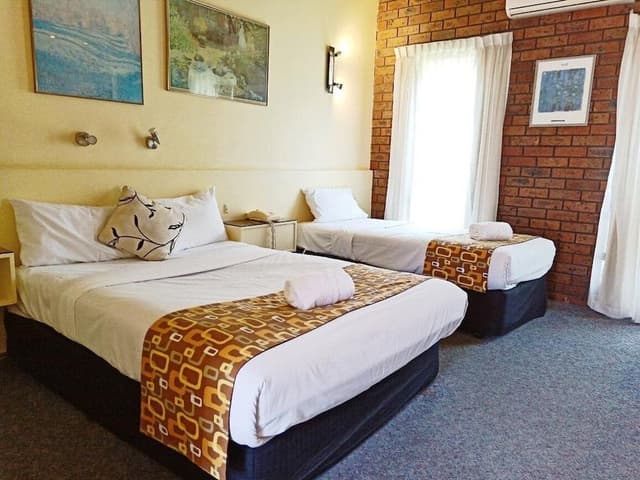 Standard Twin Room