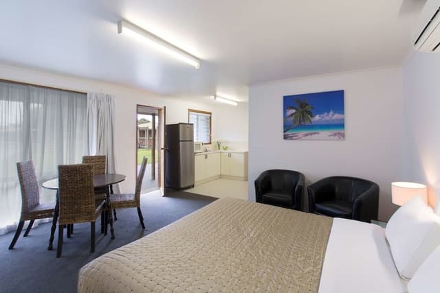 Suite, Multiple Beds, Non Smoking, Kitchenette