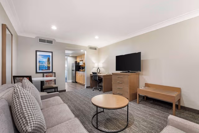 Suite, 1 Queen Bed, Balcony, Courtyard Area (with Sofabed)