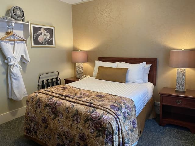 Standard Room, 1 Double Bed, Shared Bathroom