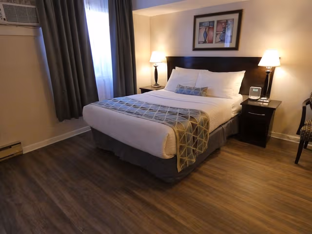 Standard, 1 Queen with Kitchenette (Pet Friendly)