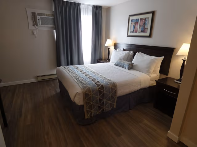 Standard, 1 Queen Bed (Pet Friendly)