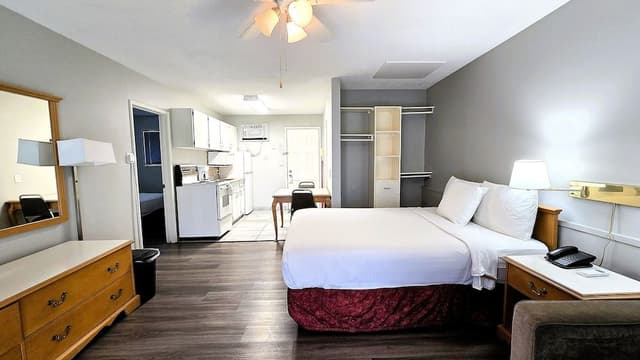 Suite, 1 Bedroom, Kitchen