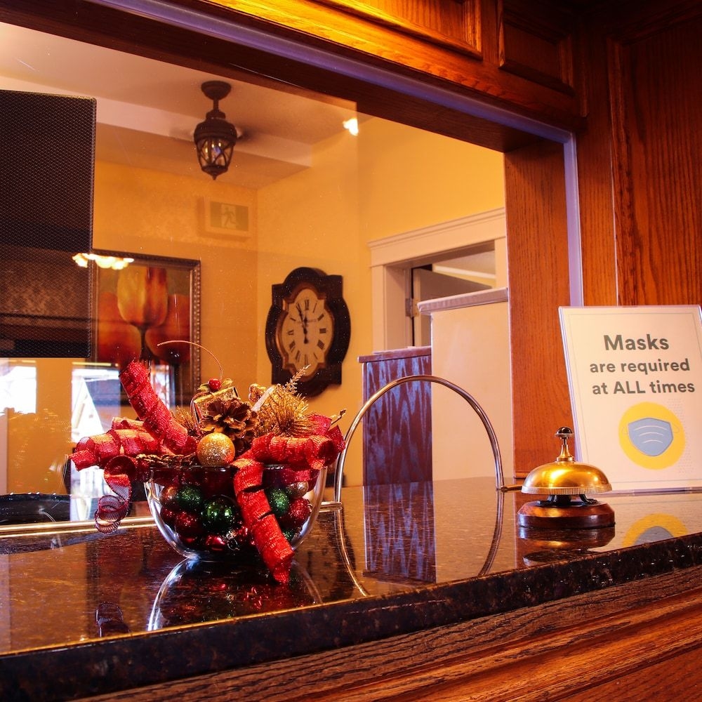James Bay Inn Hotel & Suites0