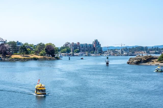 Suite, 2 Bedrooms, Waterfront View