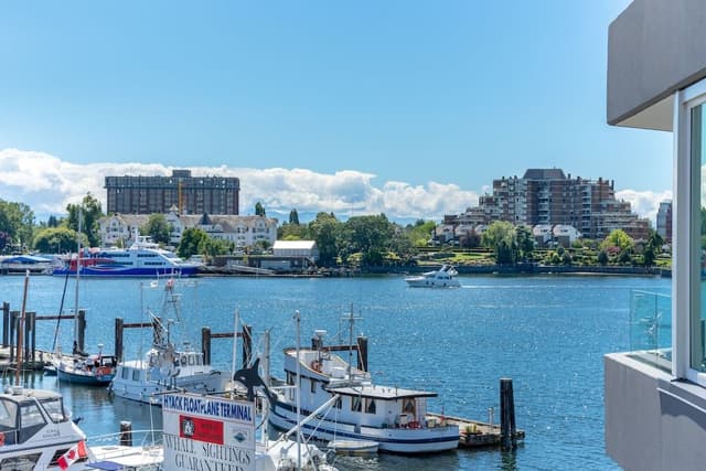 Suite, 2 Bedrooms, Waterfront View