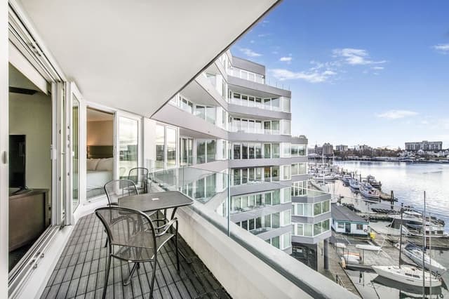 Suite, 2 Bedrooms, Waterfront View