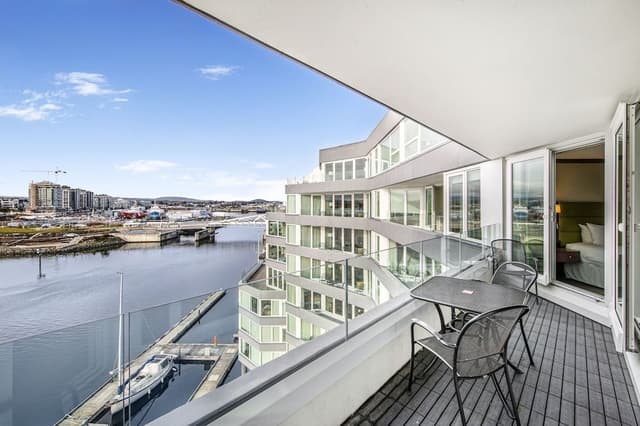 Suite, 1 Bedroom, Waterfront View