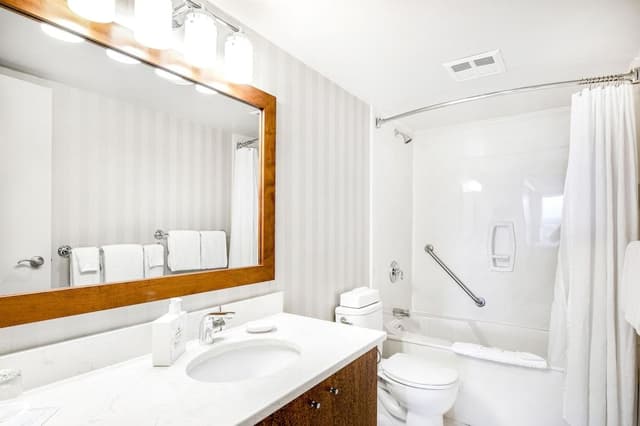 Suite, 1 Bedroom, Waterfront View