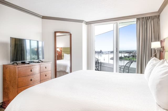 Suite, 1 Bedroom, Waterfront View