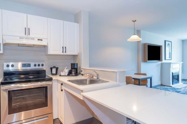 Suite, 1 King Bed with Sofa bed, Kitchen (Accessible)