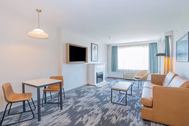 Suite, 1 King Bed with Sofa bed, Kitchen (Accessible)