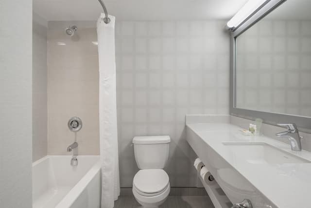 Standard Room, 2 Queen Beds, Non Smoking, Bathtub