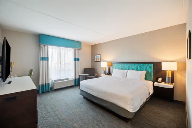 1 KING BED NONSMOKING