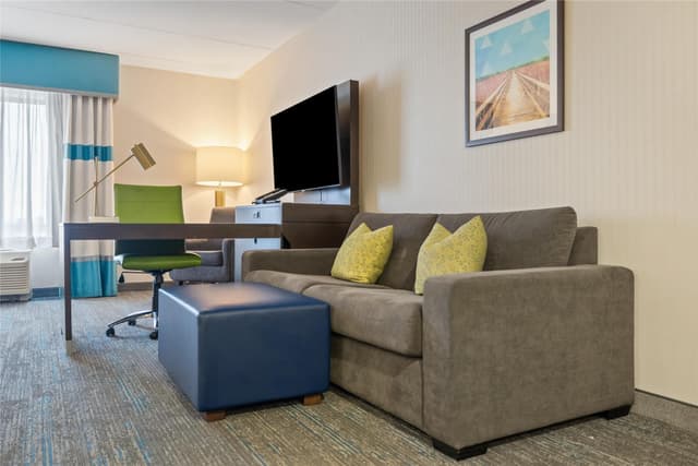 1 KING STUDIO SUITE W/WHIRLPOOL NONSMOKING