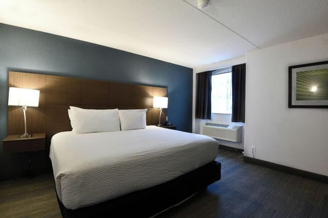 Corporate Floor - Business King Room