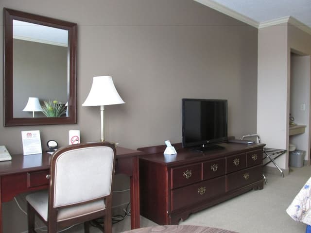 Standard Room, 1 Queen Bed