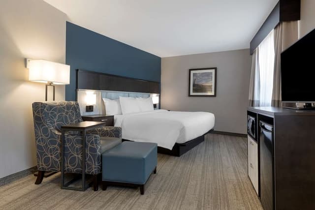Suite, 1 King Bed, Fireplace, Lake View (with Sofabed)