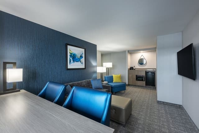 One Bedroom Suite with Harbour View with Double Beds