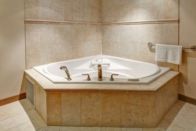 1 KING BED WITH WHIRLPOOL NONSMOKING