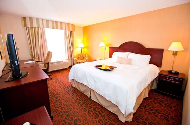 1 KING BED NONSMOKING