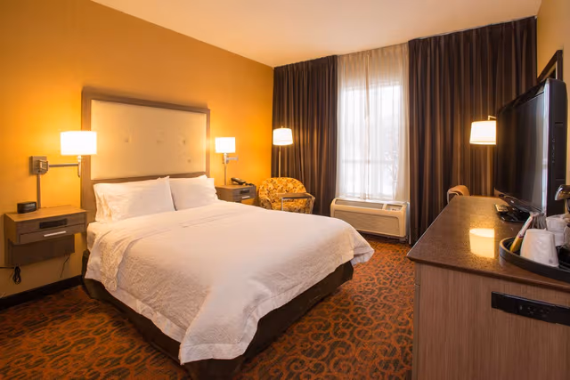 1 KING BED NONSMOKING