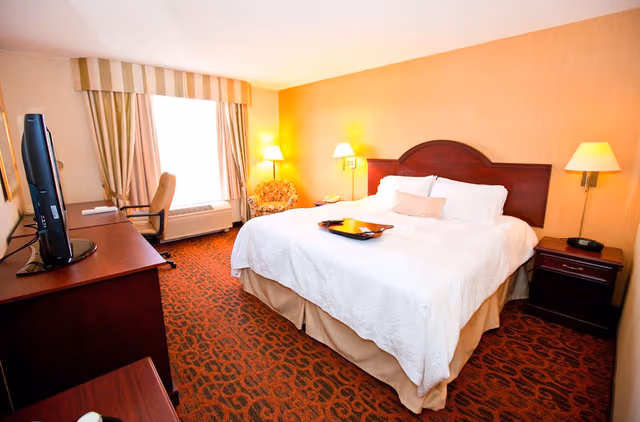 1 KING BED NONSMOKING