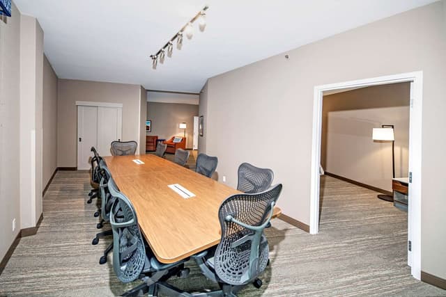 HOSPITALITY ROOM W/ KING BED/ SOFABED NONSMOK