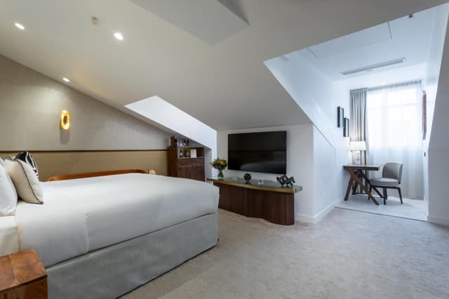 1 King Junior Suite Eiffel Tower View