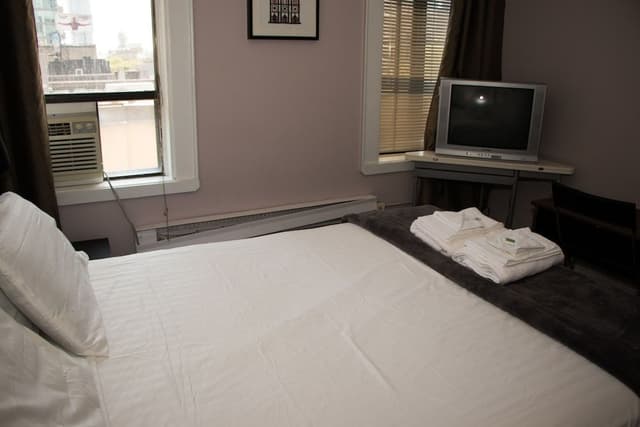Superior Room, 1 Queen Bed, Shared Bathroom