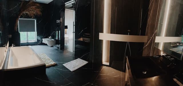 Executive Penthouse, King size bed & Jacuzzi