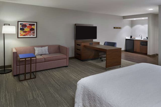 1 KING BED STUDIO SUITE NONSMOKING