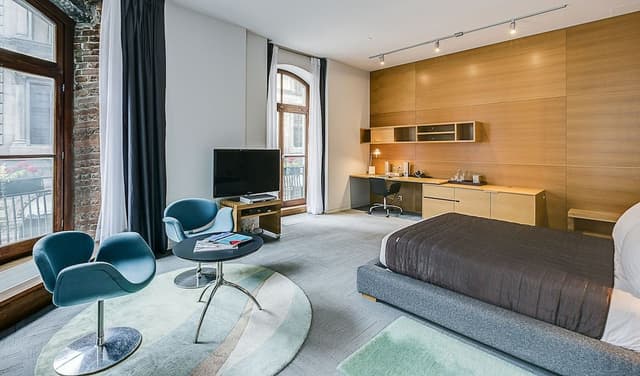 Suite, Corner