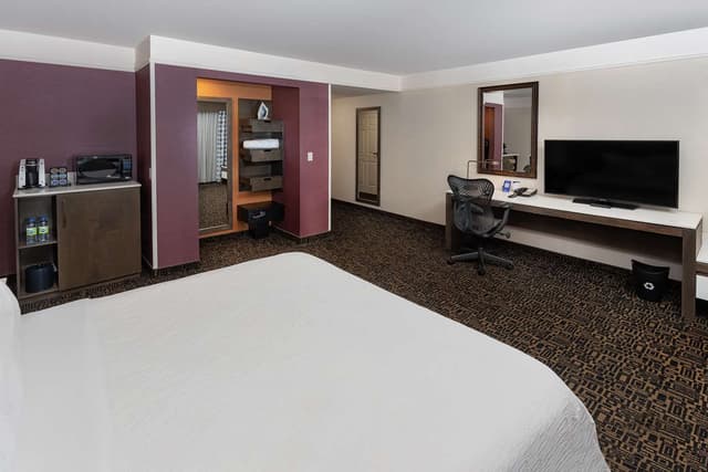 1 KING BED