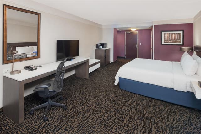 1 KING BED 1 BEDROOM SUITE