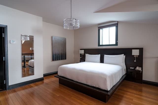 Room (Extra Large)