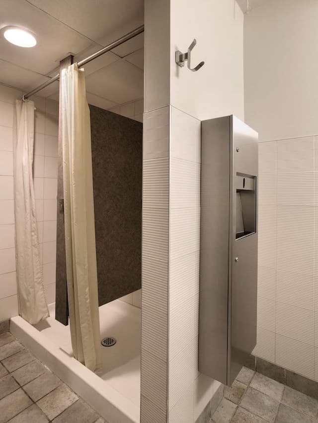 Twin Room, Shared Bathroom (1 Trundle bed)