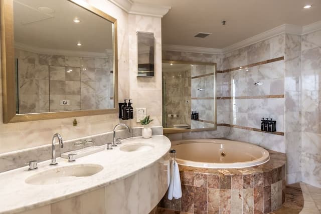Club Suite, Club Lounge Access