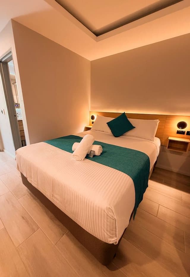 Deluxe Queen + Double Room