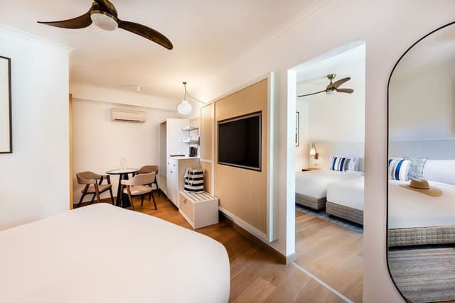 Suite, Garden Area