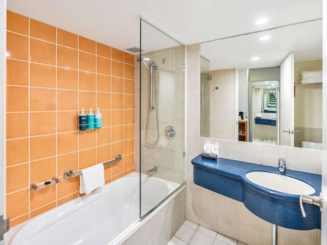 Standard Room, 1 King Bed, Pool View