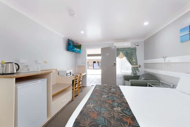 Deluxe Room, 1 Queen Bed, Non Smoking
