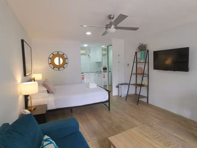 Deluxe Studio