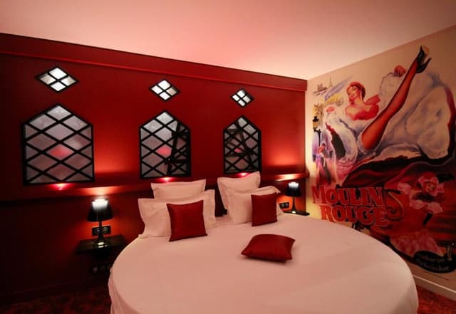 Moulin Rouge Room with Shower