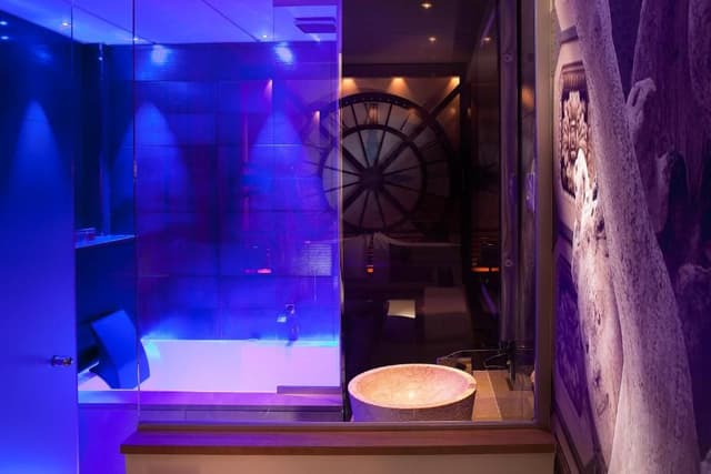 Musée d'Orsay Room with 2 people Jacuzzi