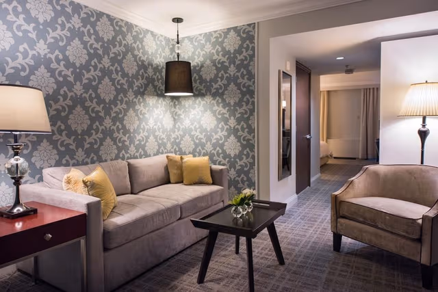 Junior Suite, 1 King Bed with Sofa bed, Accessible, Bathtub (Mob-HR)