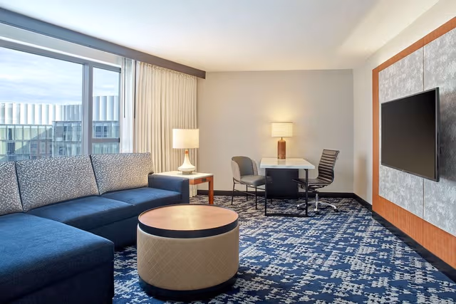 Suite, 1 King Bed Non Smoking